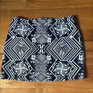 Vtg Y2K Geometric Black and White Mini Skirt
